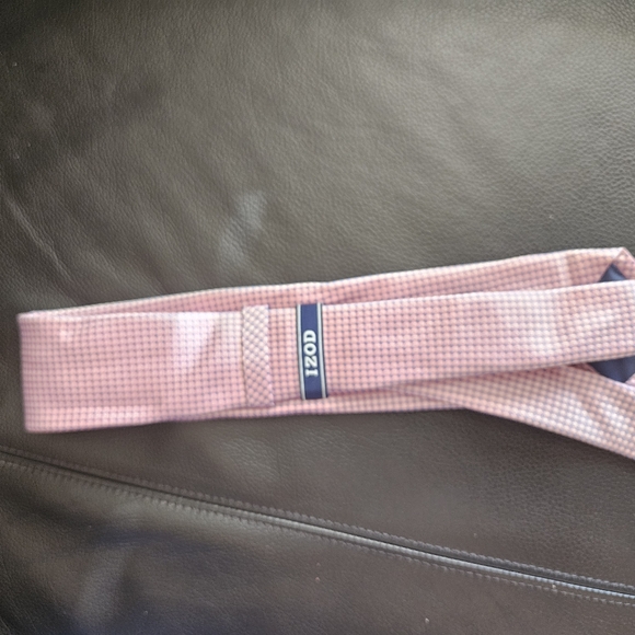 Izod pink blue tie 100 silk - Picture 2 of 4